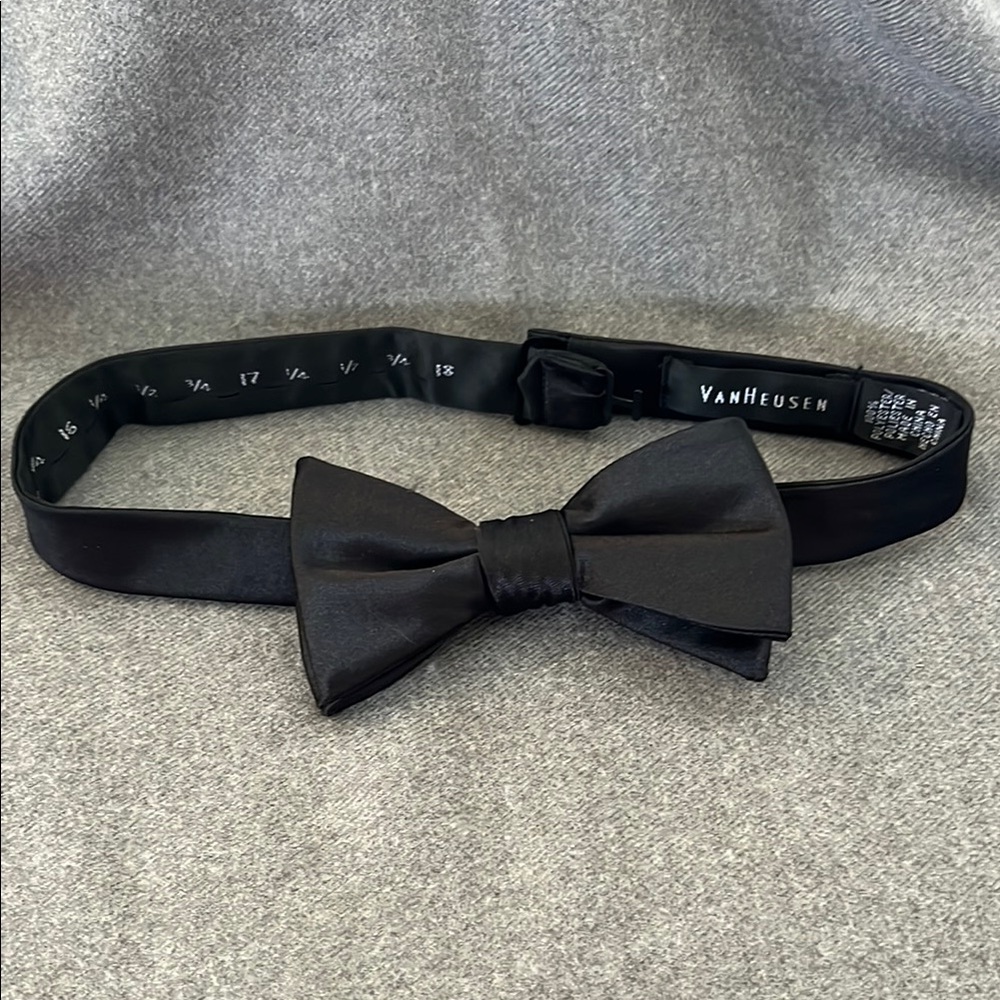 💕 2/$15 Van Heusen Black Men's Bow Tie